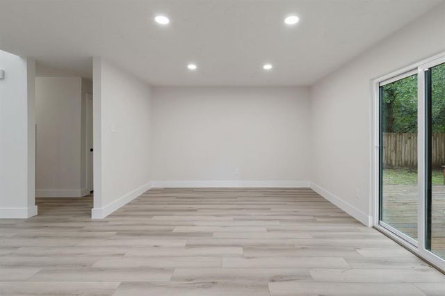 8 Dewthread Court, The Woodlands, TX 77380
