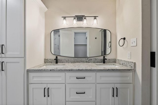 8 Dewthread Court, The Woodlands, TX 77380