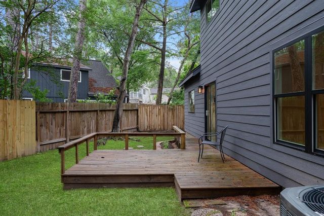 8 Dewthread Court, The Woodlands, TX 77380