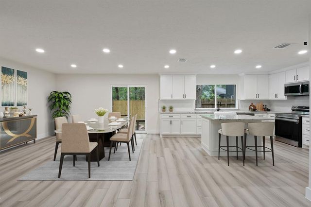 8 Dewthread Court, The Woodlands, TX 77380