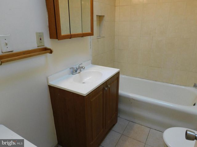 573 E CARVER ST, Philadelphia, PA 19120