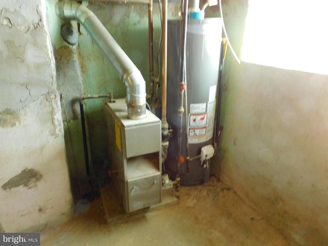 573 E CARVER ST, Philadelphia, PA 19120