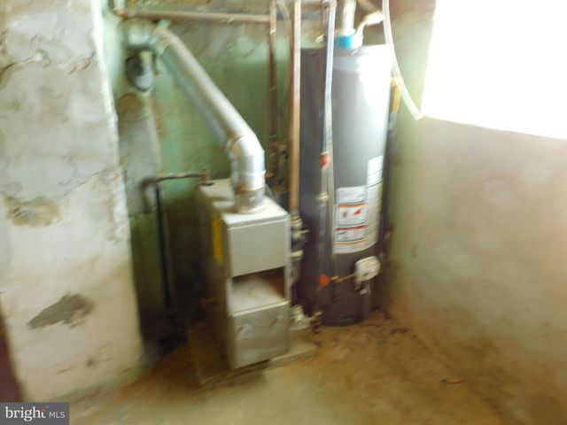 573 E CARVER ST, Philadelphia, PA 19120