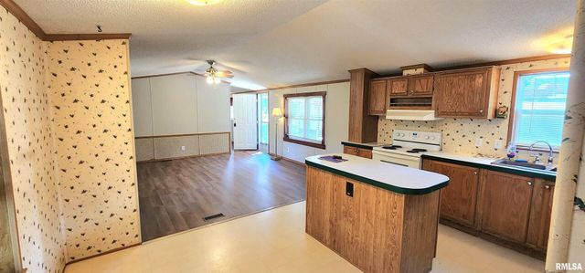 210 E Old Plank Rd Road, Chester, IL 62233