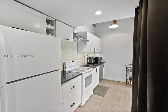 8331 SW 157th Ave 409, Miami, FL 33193