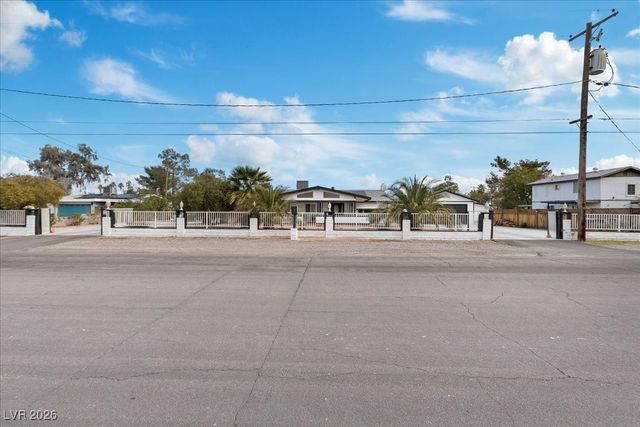 2254 Red Rock Street, Las Vegas, NV 89146