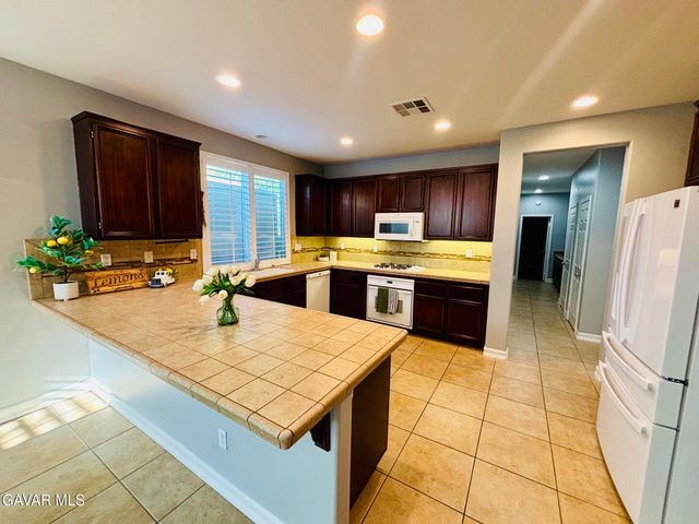 44639 W 31st Street, Lancaster, CA 93536