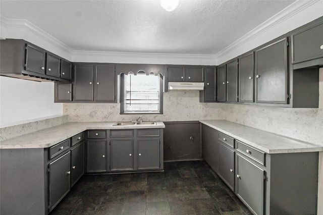 2701 Almendares Avenue, Pasadena, TX 77506