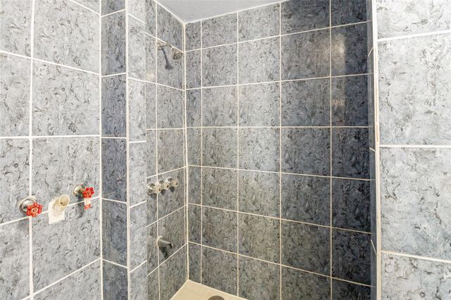 2701 Almendares Avenue, Pasadena, TX 77506