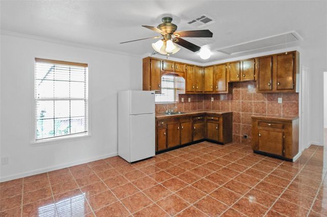 2701 Almendares Avenue, Pasadena, TX 77506