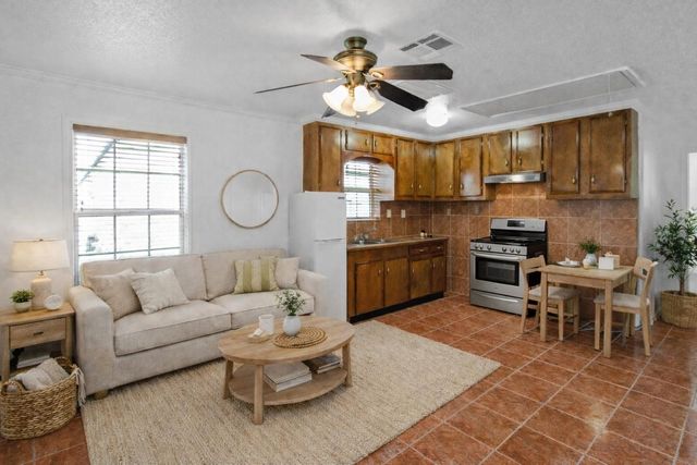 2701 Almendares Avenue, Pasadena, TX 77506