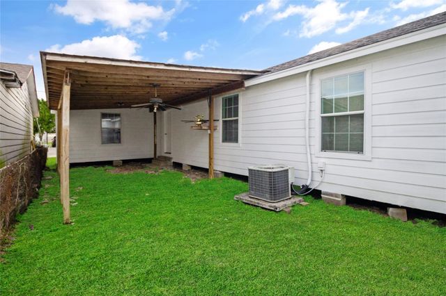 2701 Almendares Avenue, Pasadena, TX 77506