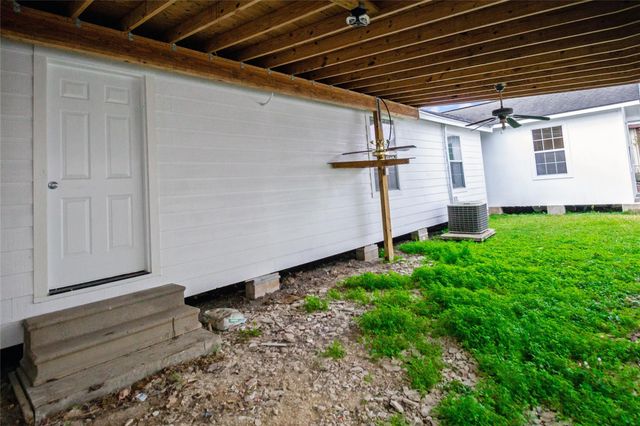 2701 Almendares Avenue, Pasadena, TX 77506