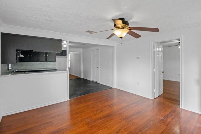 2701 Almendares Avenue, Pasadena, TX 77506