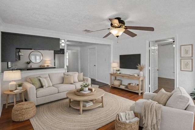 2701 Almendares Avenue, Pasadena, TX 77506