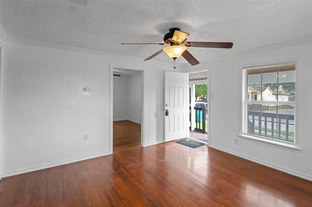 2701 Almendares Avenue, Pasadena, TX 77506