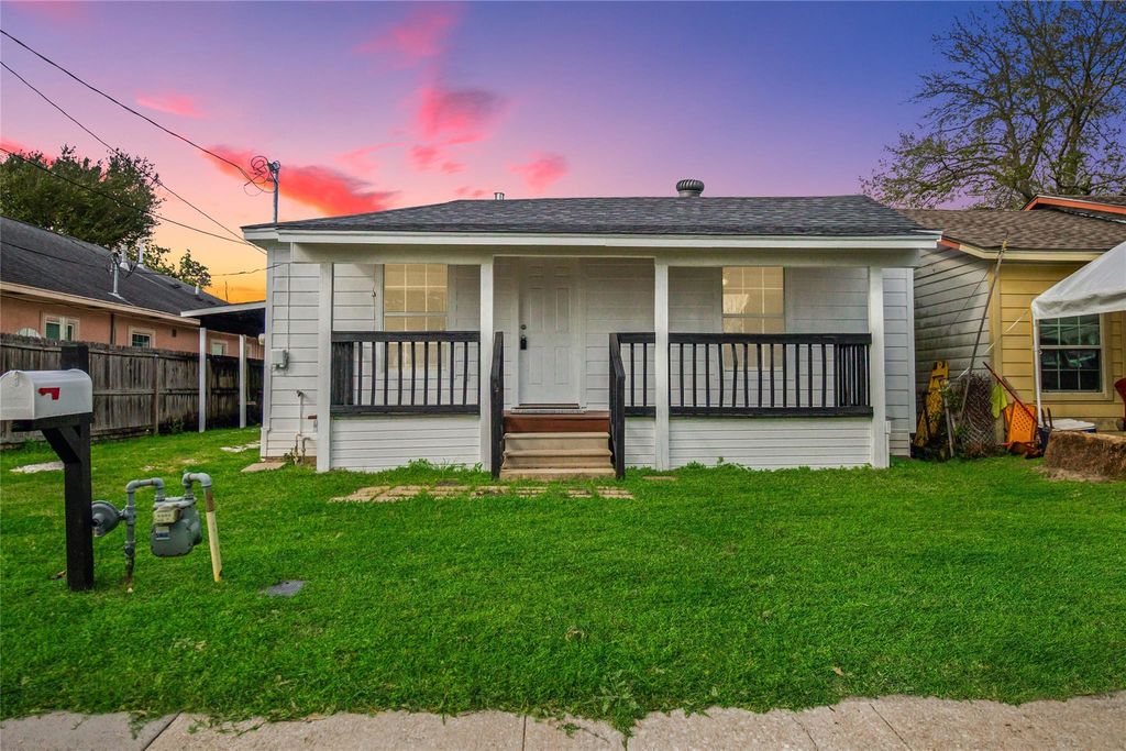 2701 Almendares Avenue, Pasadena, TX 77506