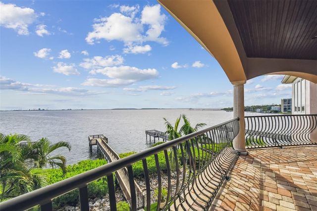 2802 BAYPOINTE CIRCLE, Tampa, FL 33611