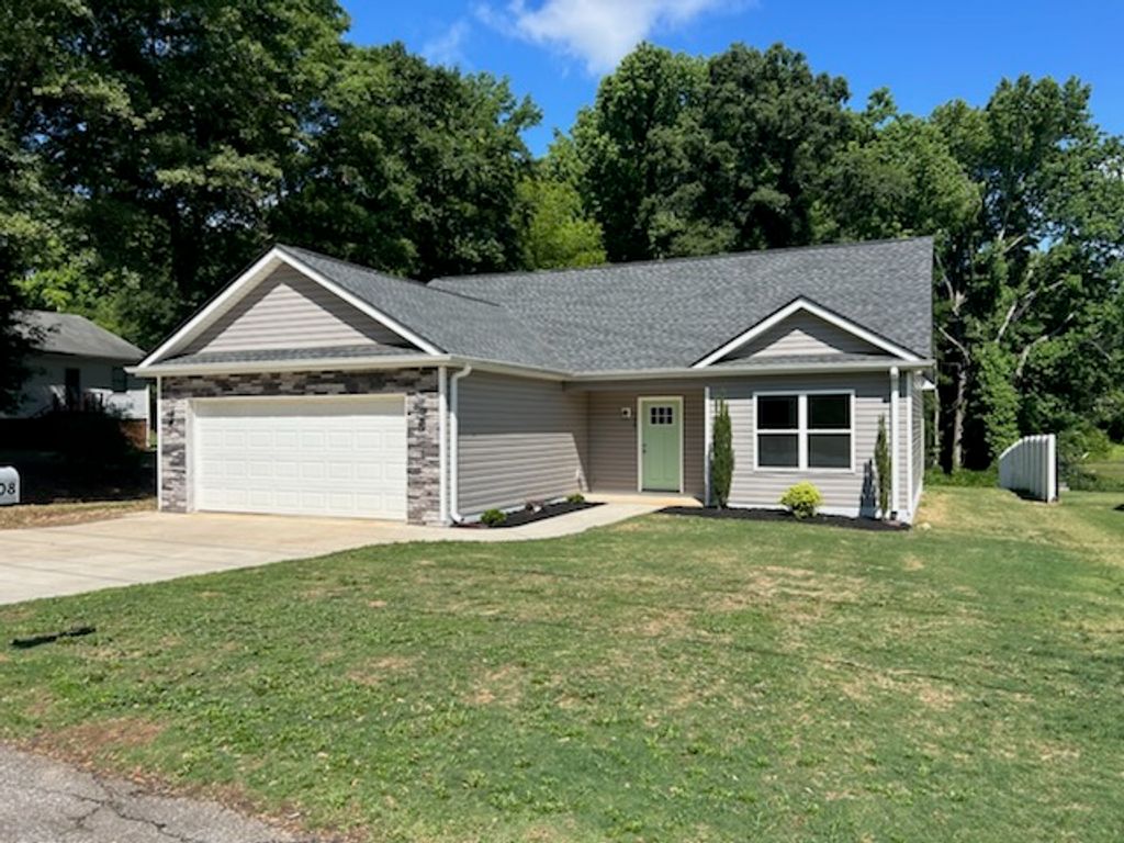 708 Hampton Street, Iva, SC 29655