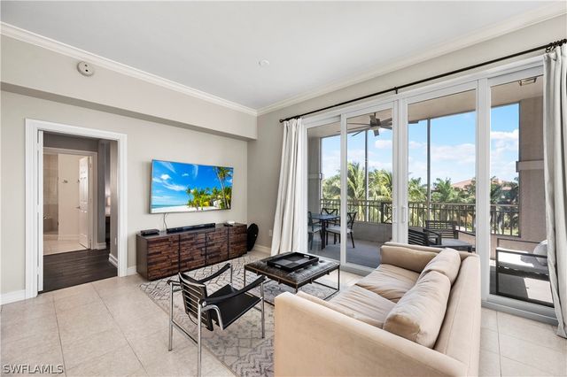 2738 Tiburon BLVD E B406, Naples, FL 34109