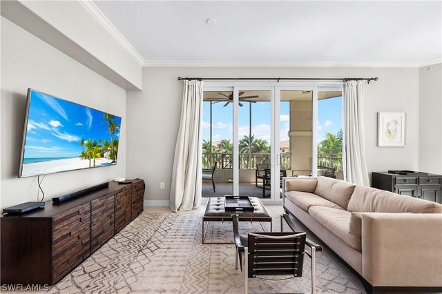 2738 Tiburon BLVD E B406, Naples, FL 34109