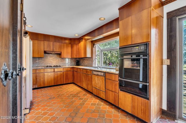 6 Surrey Lane, Ocean Twp, NJ 07712