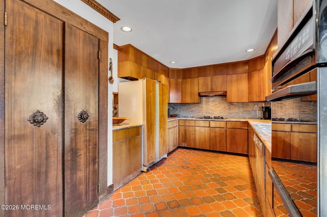 6 Surrey Lane, Ocean Twp, NJ 07712