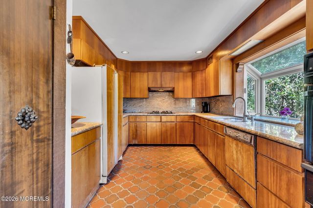 6 Surrey Lane, Ocean Twp, NJ 07712