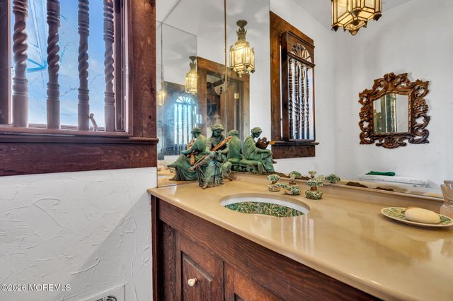 6 Surrey Lane, Ocean Twp, NJ 07712