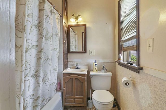 3915 10th AVENUE, Kenosha, WI 53140