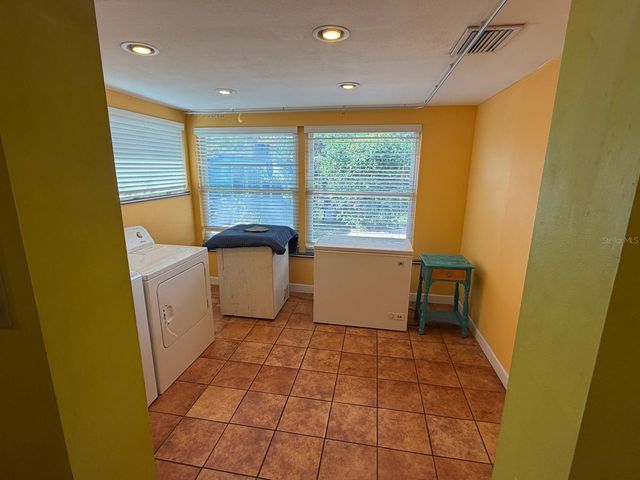 1070 6TH AVENUE NE, Largo, FL 33770
