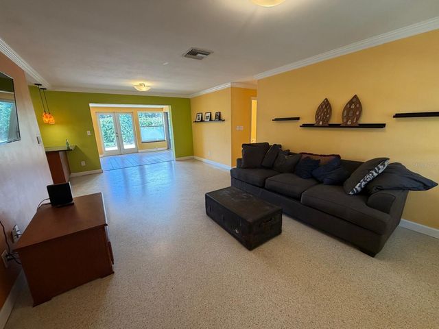 1070 6TH AVENUE NE, Largo, FL 33770