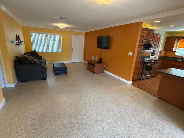 1070 6TH AVENUE NE, Largo, FL 33770