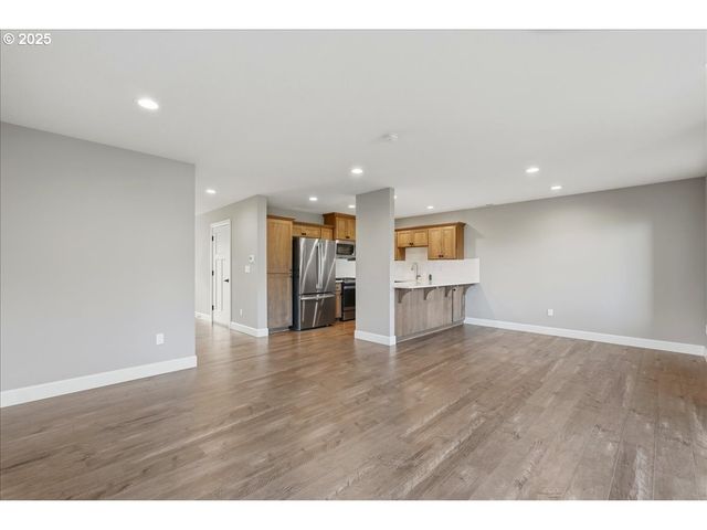 37867 COLLEGE St, Sandy, OR 97055