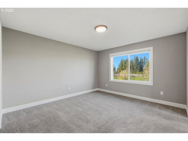 37867 COLLEGE St, Sandy, OR 97055