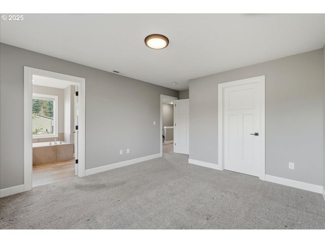 37867 COLLEGE St, Sandy, OR 97055