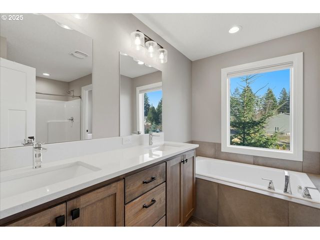 37867 COLLEGE St, Sandy, OR 97055