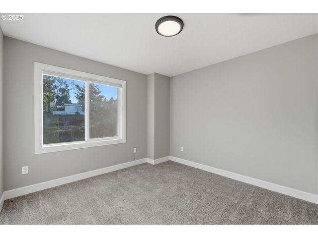 37867 COLLEGE St, Sandy, OR 97055