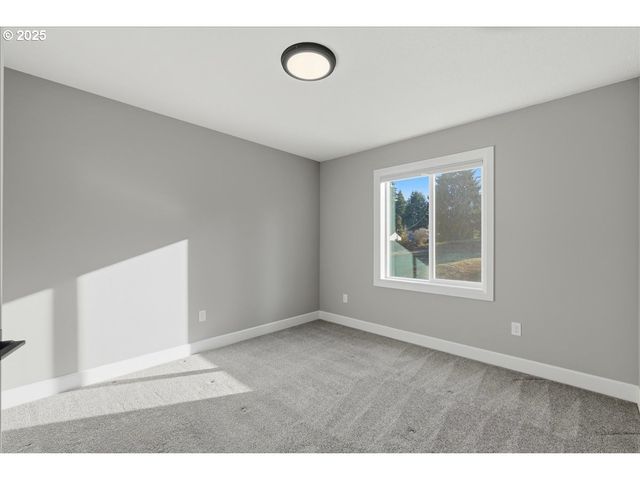 37867 COLLEGE St, Sandy, OR 97055