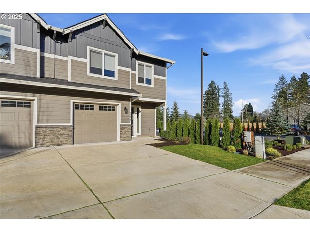 37867 COLLEGE St, Sandy, OR 97055