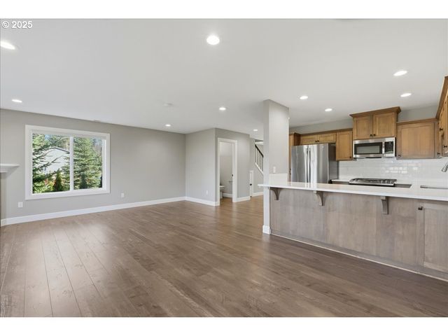 37867 COLLEGE St, Sandy, OR 97055