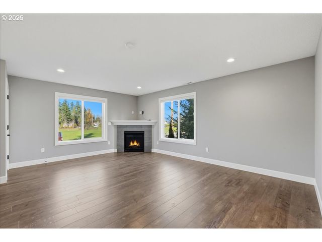 37867 COLLEGE St, Sandy, OR 97055