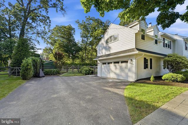 417 HEATHERWOOD LN, Devon, PA 19333