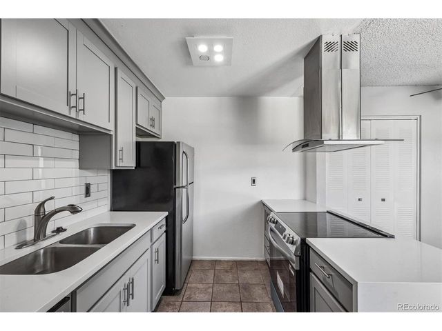 3351 S Field St 113, Lakewood, CO 80227