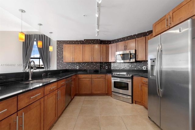 8390 SW 72nd Avenue 412, Miami, FL 33143
