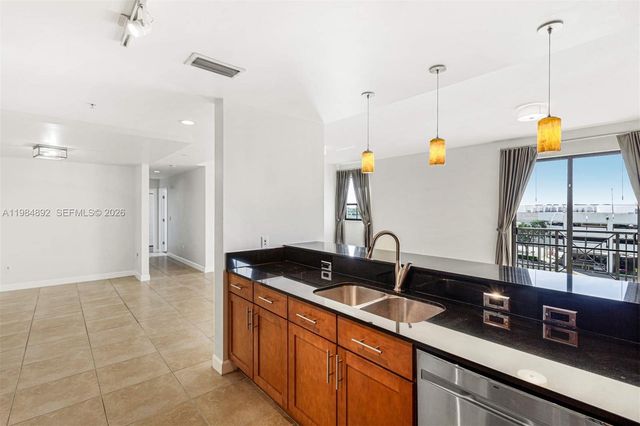 8390 SW 72nd Avenue 412, Miami, FL 33143