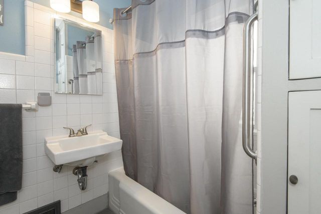 912 Blackstone AVENUE, Waukesha, WI 53186