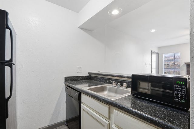 9520 Royal Lane 207, Dallas, TX 75243