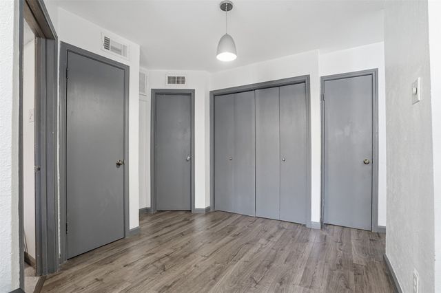 9520 Royal Lane 207, Dallas, TX 75243