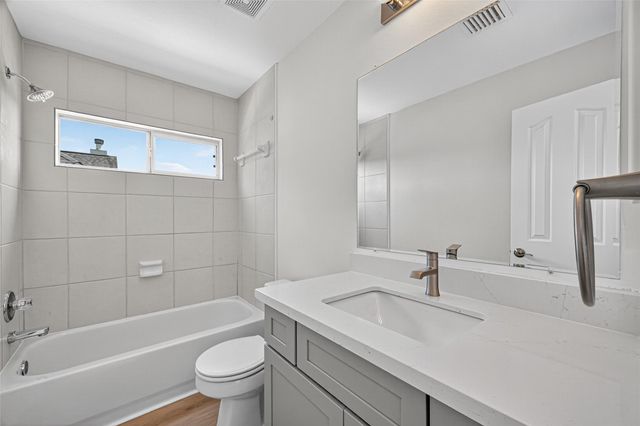 313 Shore Breeze Lane, League City, TX 77573